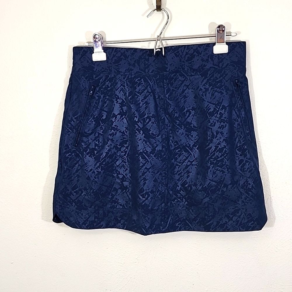 Orvis Embossed travel Skort in blue Shattered print size small